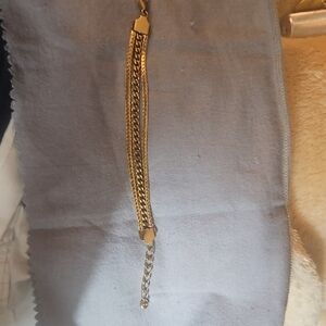 Elegant Gold Chain Bracelet